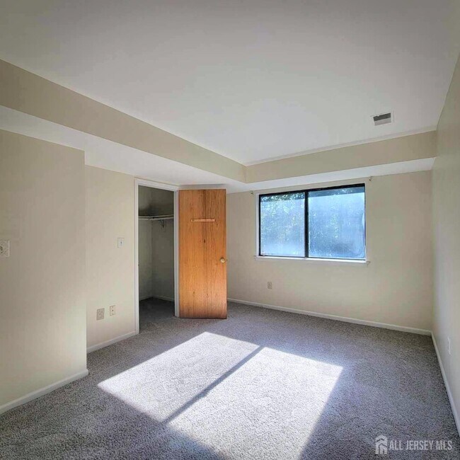 Building Photo - 3718 Birchwood Ct