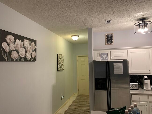 Building Photo - 91 Courtyard Way