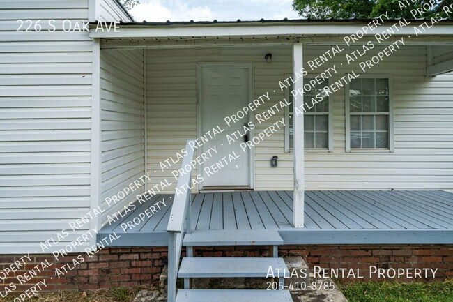 Building Photo - 226 S Oak Ave