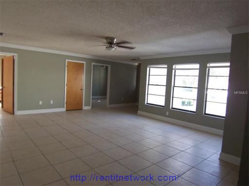 Building Photo - 2205 Cypress Point Dr E
