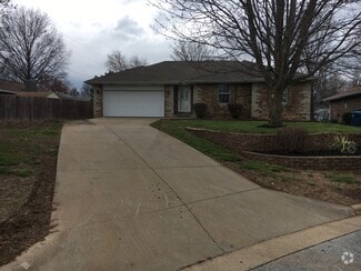 Building Photo - 601 Cypress Ave