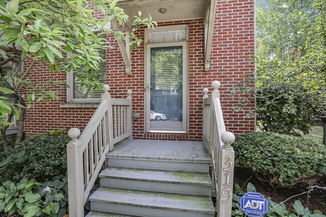 Foto del edificio - 319 W 2nd Ave