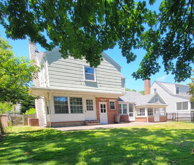Large Private Yard with Patio - 162 Short Hills Ave