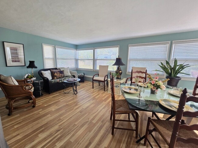 Building Photo - 2441 Gulf Gate Dr