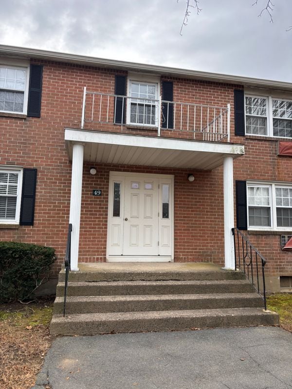 Foto principal - 49 Grandview Dr