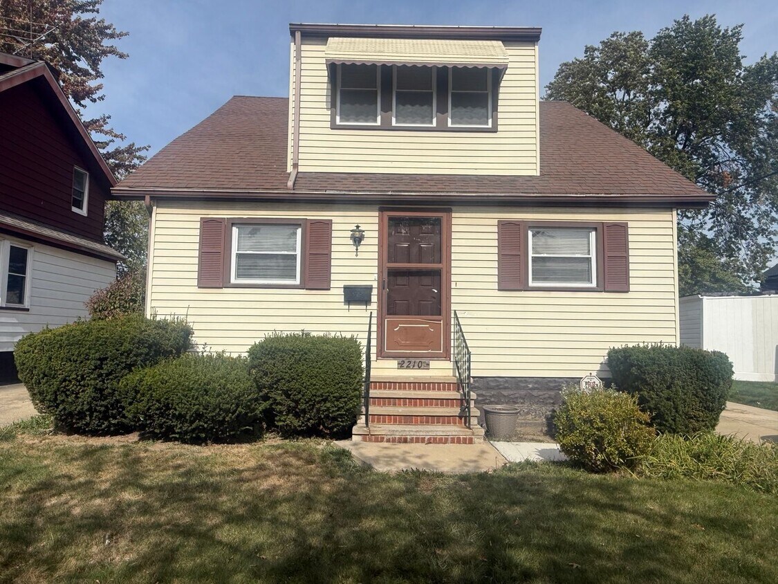 Foto principal - 22101 Wilmore Ave