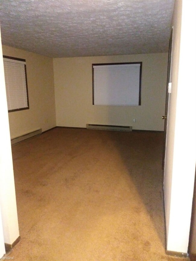 Building Photo - 797 Kerns Dr NE