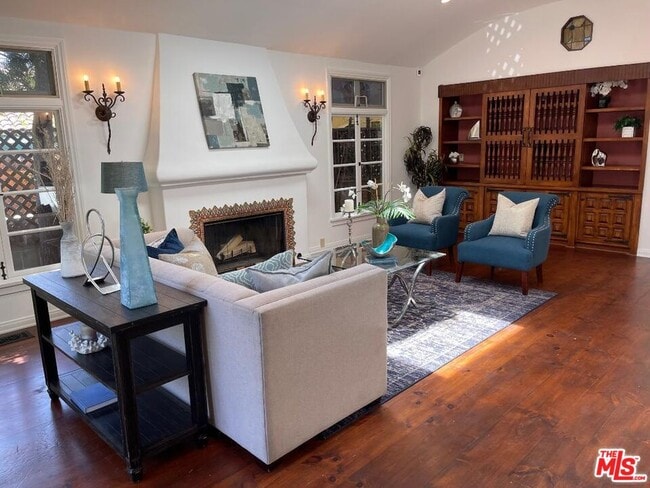 Building Photo - 309 Crescent Dr