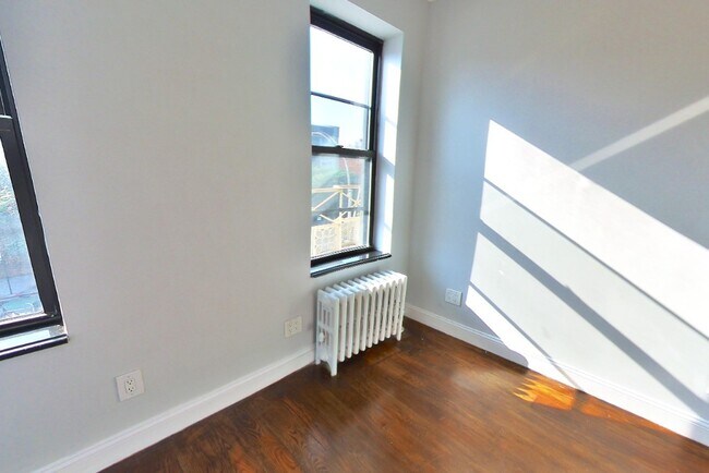 Foto del edificio - 722 Tenth Avenue (49th & 50th St), #3D