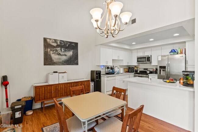Foto del edificio - 166 Heather Ridge Ave