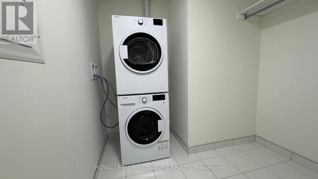 Photo du bâtiment - 3079 Trafalgar Rd