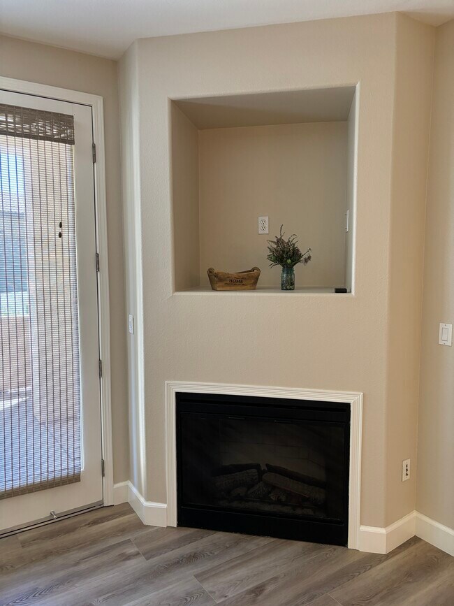 Building Photo - 1501 Secret Ravine Pky
