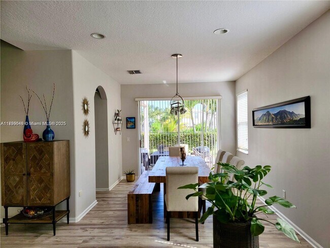 Foto del edificio - 15625 SW 52nd Ct