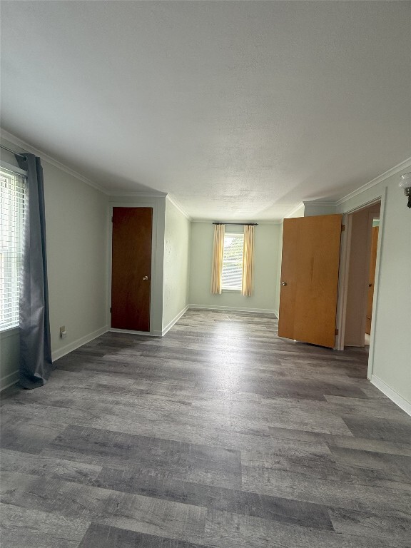 Building Photo - 608 Delano Ave