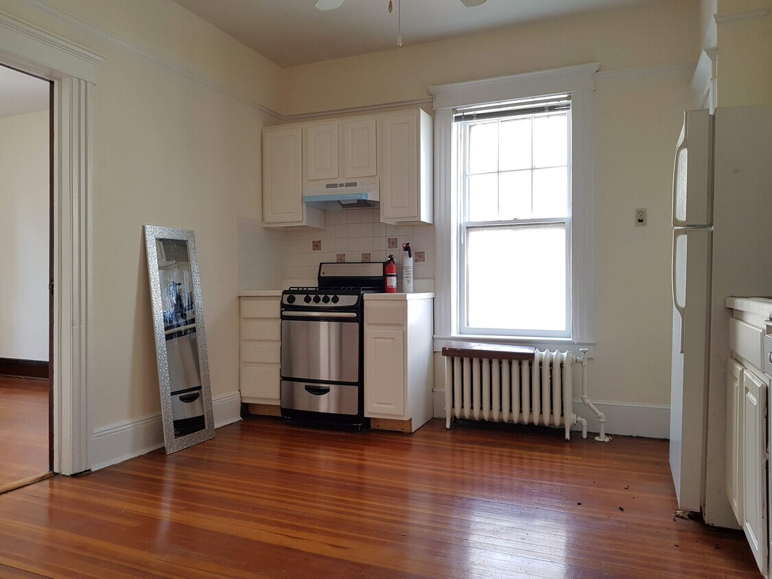 Primary Photo - 215 Palisade Ave