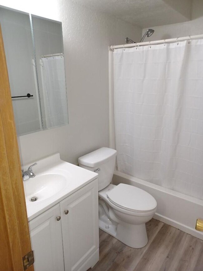 Building Photo - 6130 SW 26th Ct