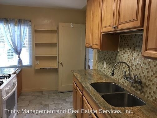 Building Photo - 3 br, 1 bath House - 129 El Monte Avenue