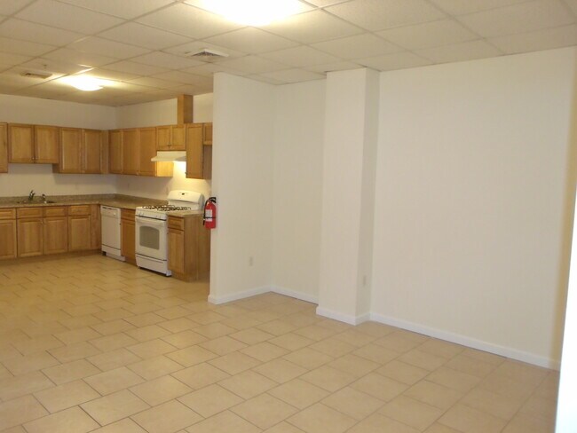 Building Photo - 146 Midland Ave