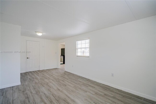 Foto del edificio - 27 SW 55th Avenue Rd