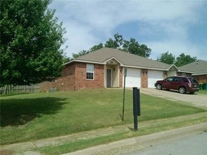 Building Photo - 303 Graystone Cir