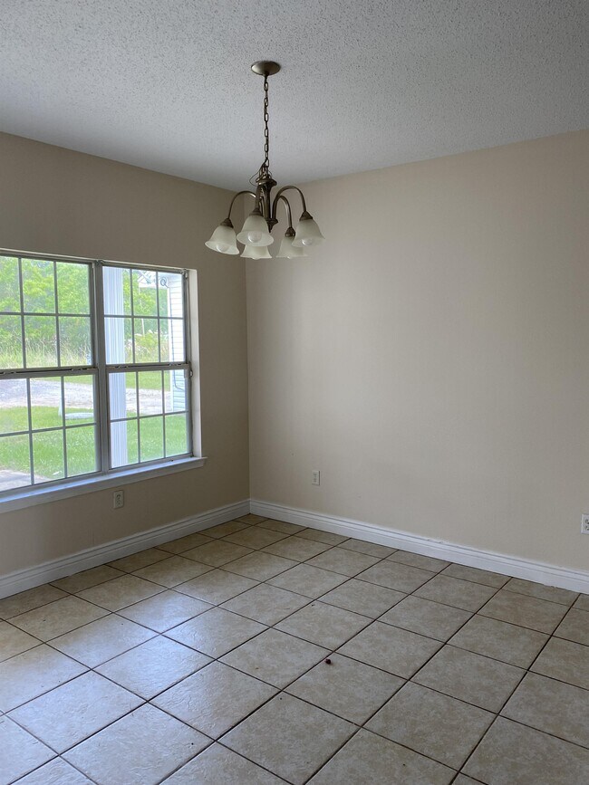 Foto del edificio - 3073 Longfellow Dr