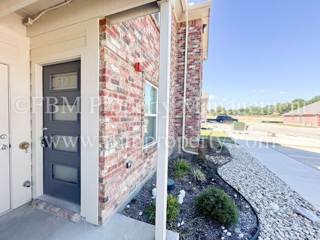 Foto del edificio - Hidden Creek, Unit 512 - 2 Bedroom, 2 Bathroom Beautiful Apartment Home in Ennis, TX!