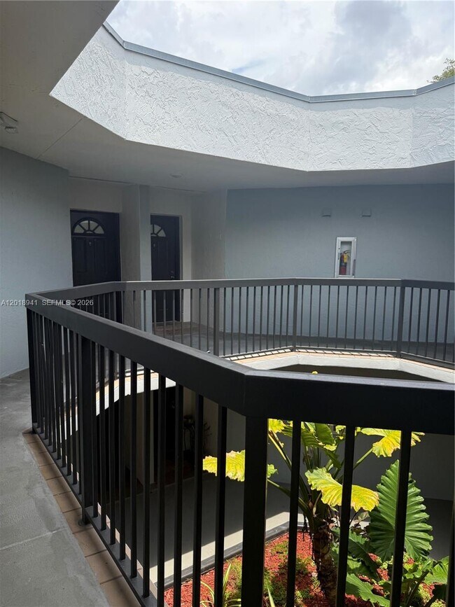Foto del edificio - 6296 NW 186th St