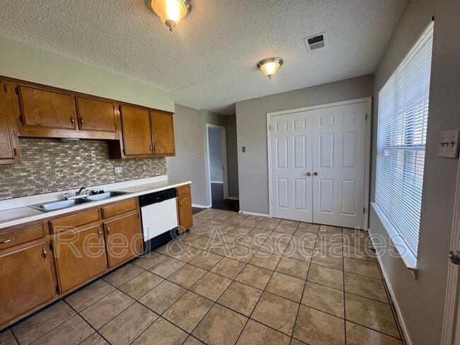 Foto del edificio - 5840 Hickory Shadow Ln