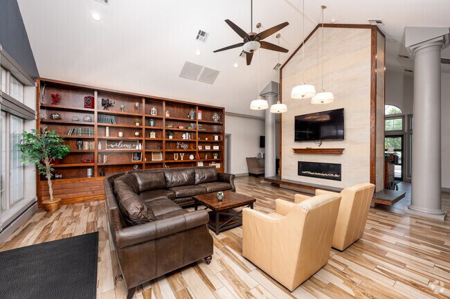 Casa club - University Village