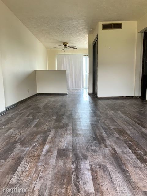 Foto principal - 2 br, 1.5 bath Townhome - 7229 Ames Cir