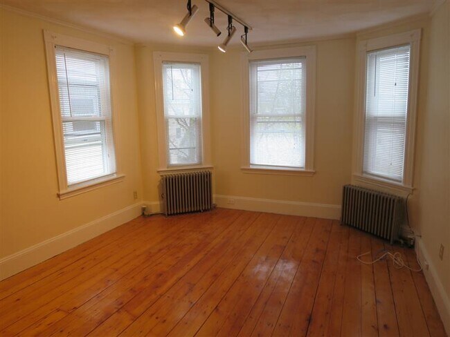 Building Photo - 72 Eustis St