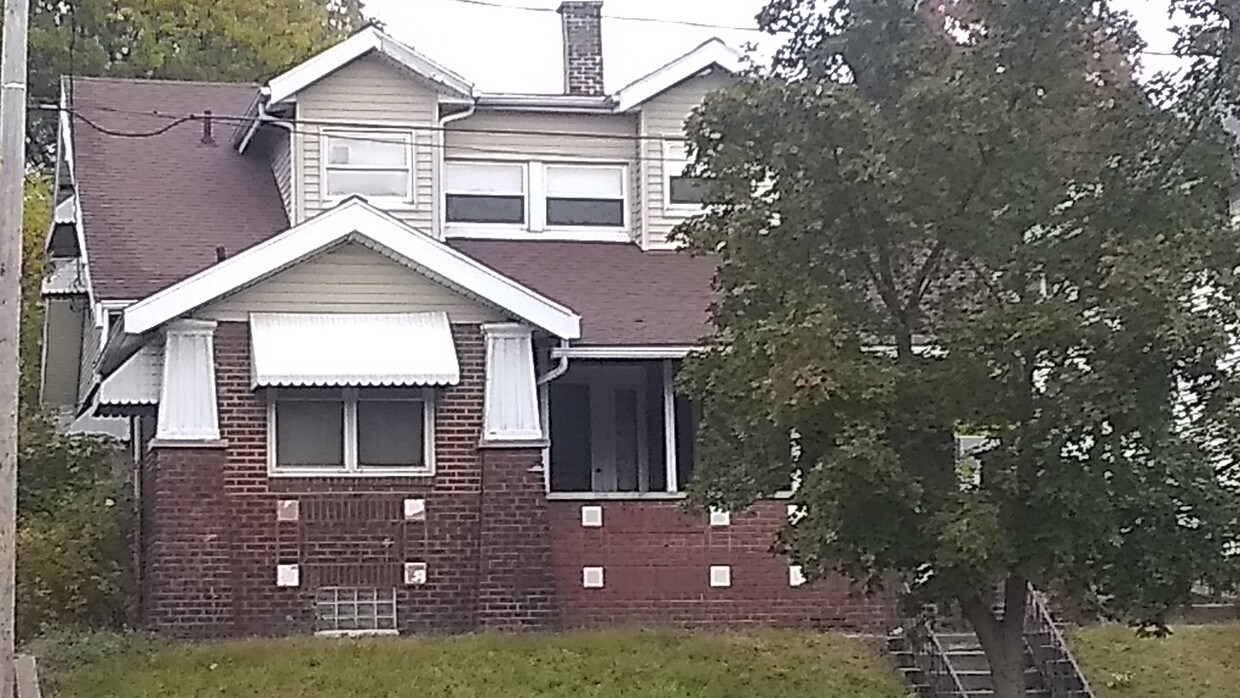 Foto principal - 859 Kenmore Blvd