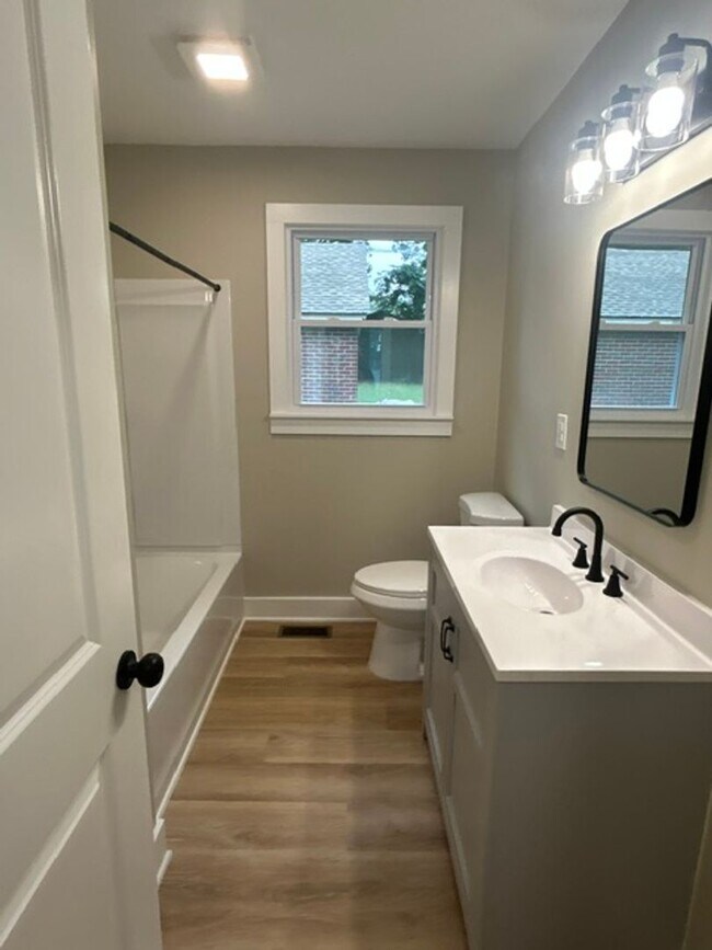Foto del edificio - **Coming Soon**Completely Renovated Corner Lot Near Downtown Greenville