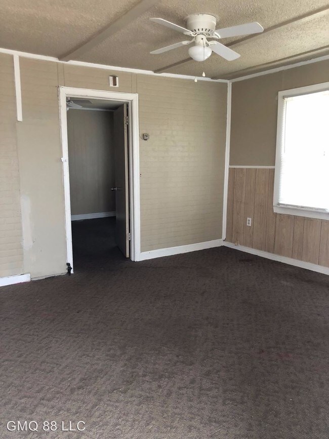 Building Photo - 1 br, 1 bath House - 114 W Birch