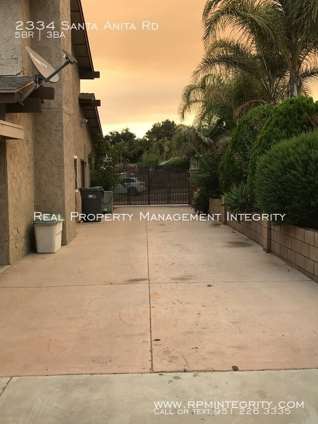 Building Photo - Horse property with a Beautiful Home for You!