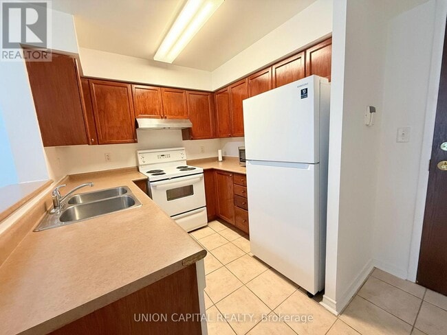 Building Photo - 39 Oneida Crescent