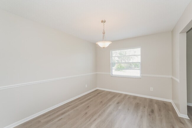 Building Photo - 6142 Donegal W