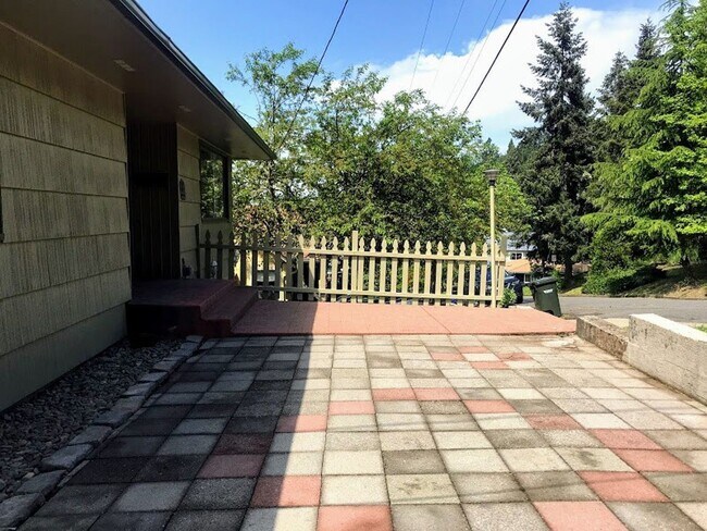 Foto del edificio - 4 br, 2 bath House - 1014 SE Terrace Dr