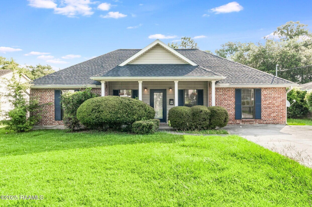 Foto principal - 147 Oak Crest Dr