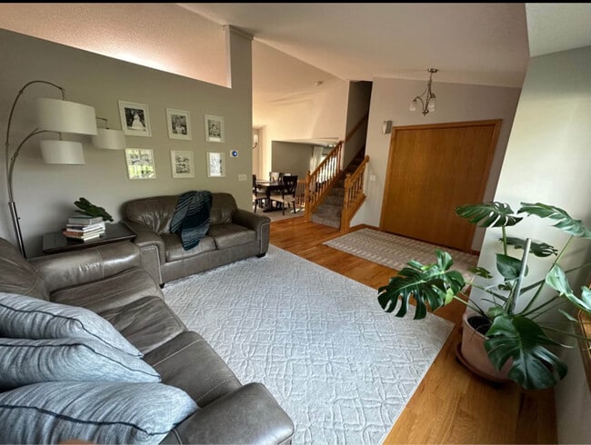 Building Photo - 4619 Ladyslipper Ave N