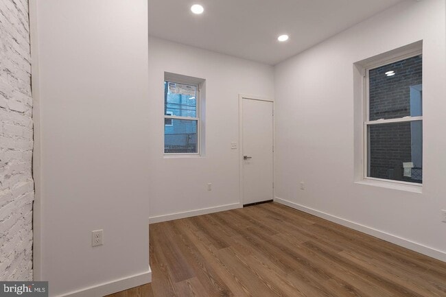 Building Photo - 615 S 55th St