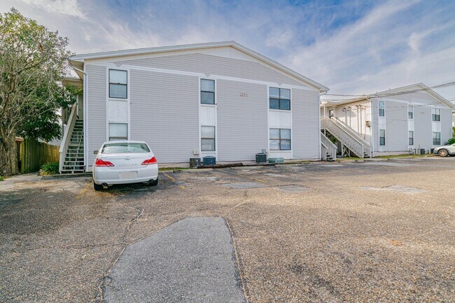 Building Photo - Coastal Condo for long term rent!