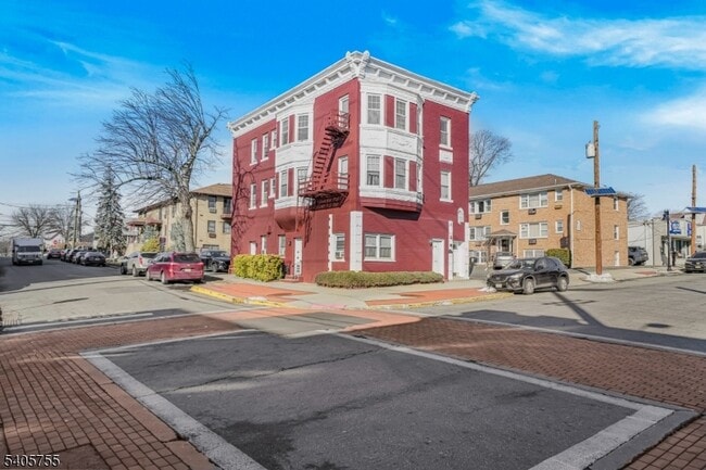 Building Photo - 213 Park Ave