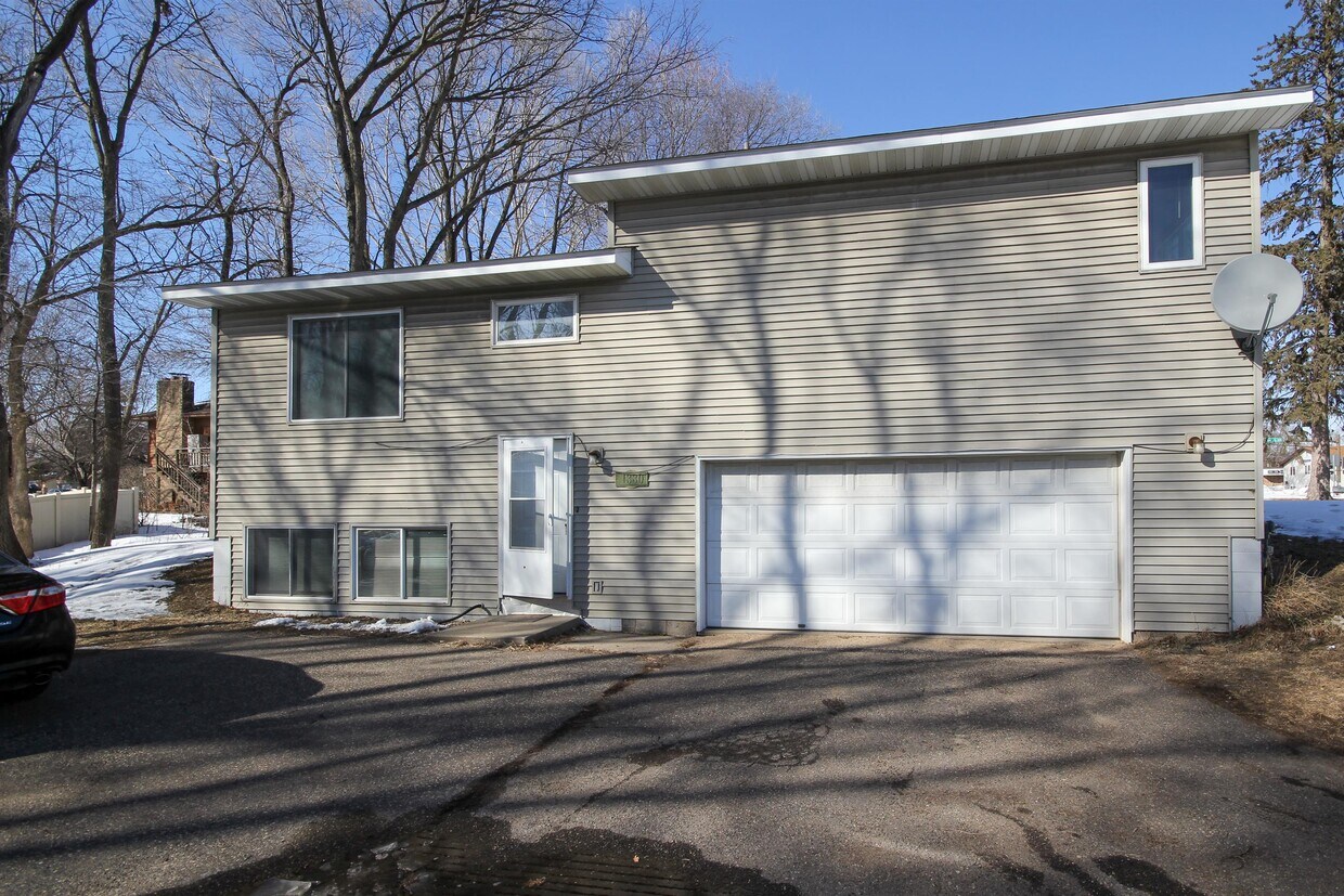 1380 Silver Lake Rd NW, New Brighton, MN 55112 House Rental in New