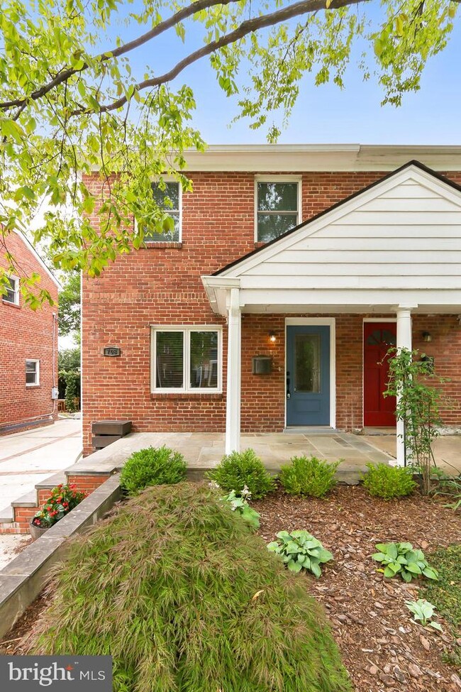 Building Photo - 708 S Orme St