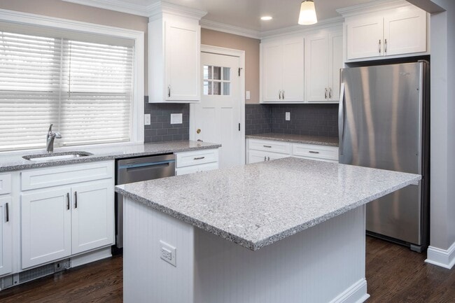 Interior Photo - The Courtyard @ Clifton: In-Unit Washer & ...