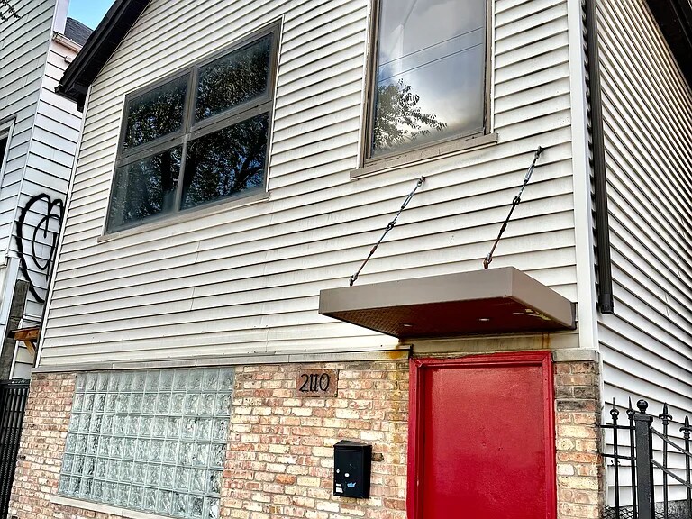 Foto principal - 2110 N Western Ave