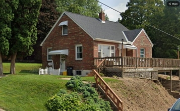 Building Photo - 855 Strauss St