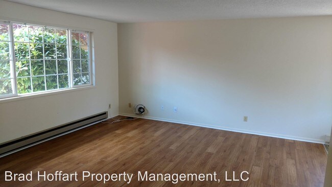 Building Photo - 5105-5195 SW Menlo Dr