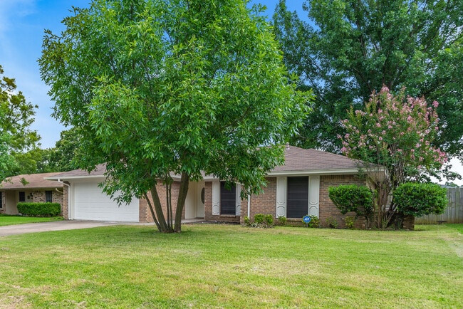 Building Photo - 2901 Panhandle Dr